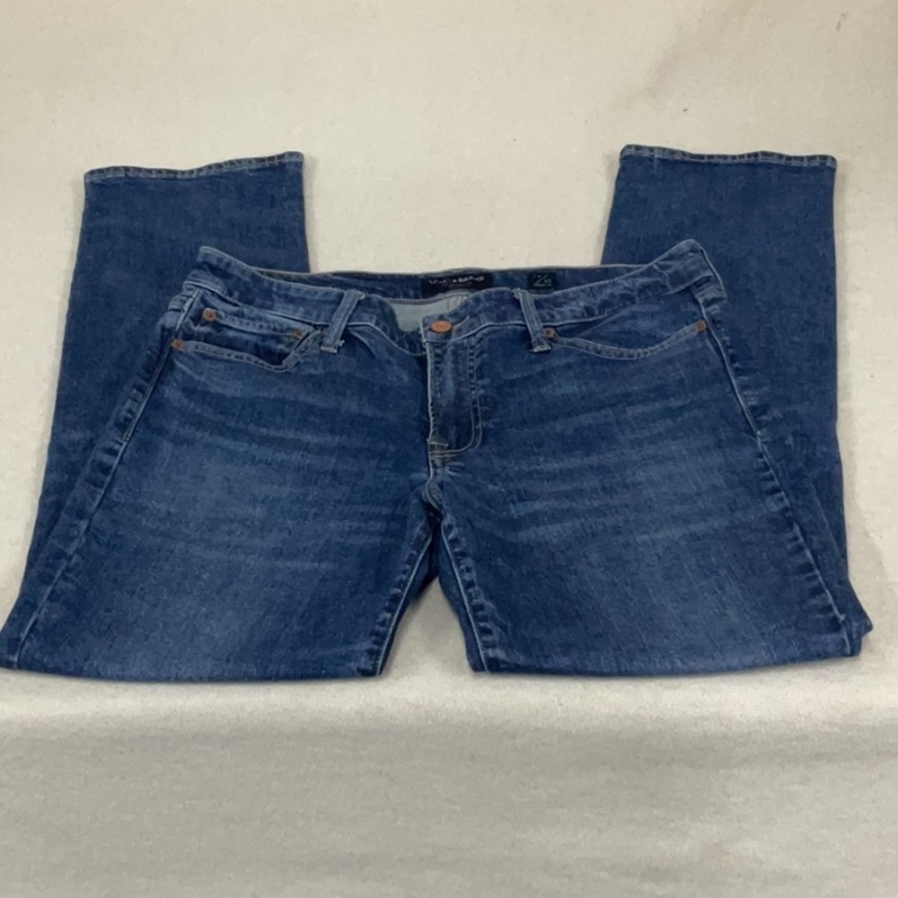 EUC woman’s lucky brand blue jeans